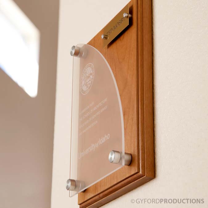 StandOffs Plaque Caps
